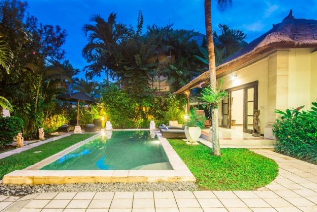 Outstanding leasehold property 2 minute stroll to all the restaurants in Oberoi Seminyak.