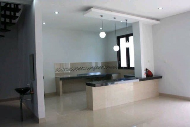 Dijual Villa BARU LUX Siap Huni Tengah Kota