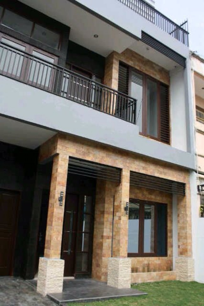 Dijual Villa BARU LUX Siap Huni Tengah Kota