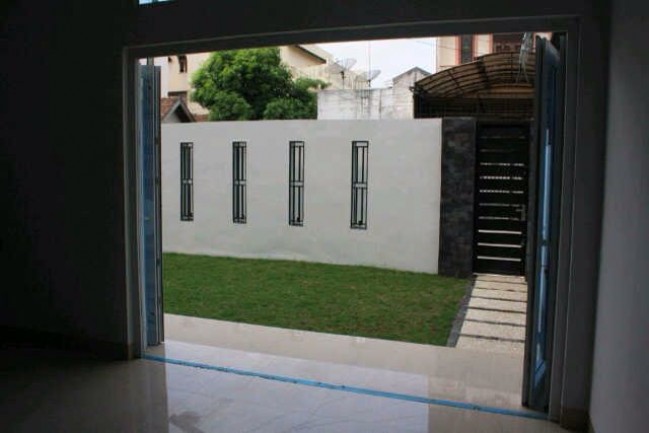 Dijual Villa BARU LUX Siap Huni Tengah Kota