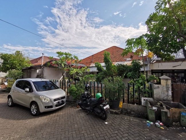 Dijual rumah strategis di nginden kota surabaya cocok usaha atau tempat tinggal SHM